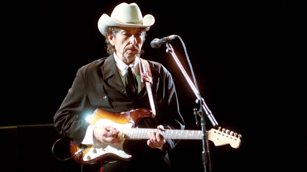 Dylan performs in Brighton, England, in 2002.