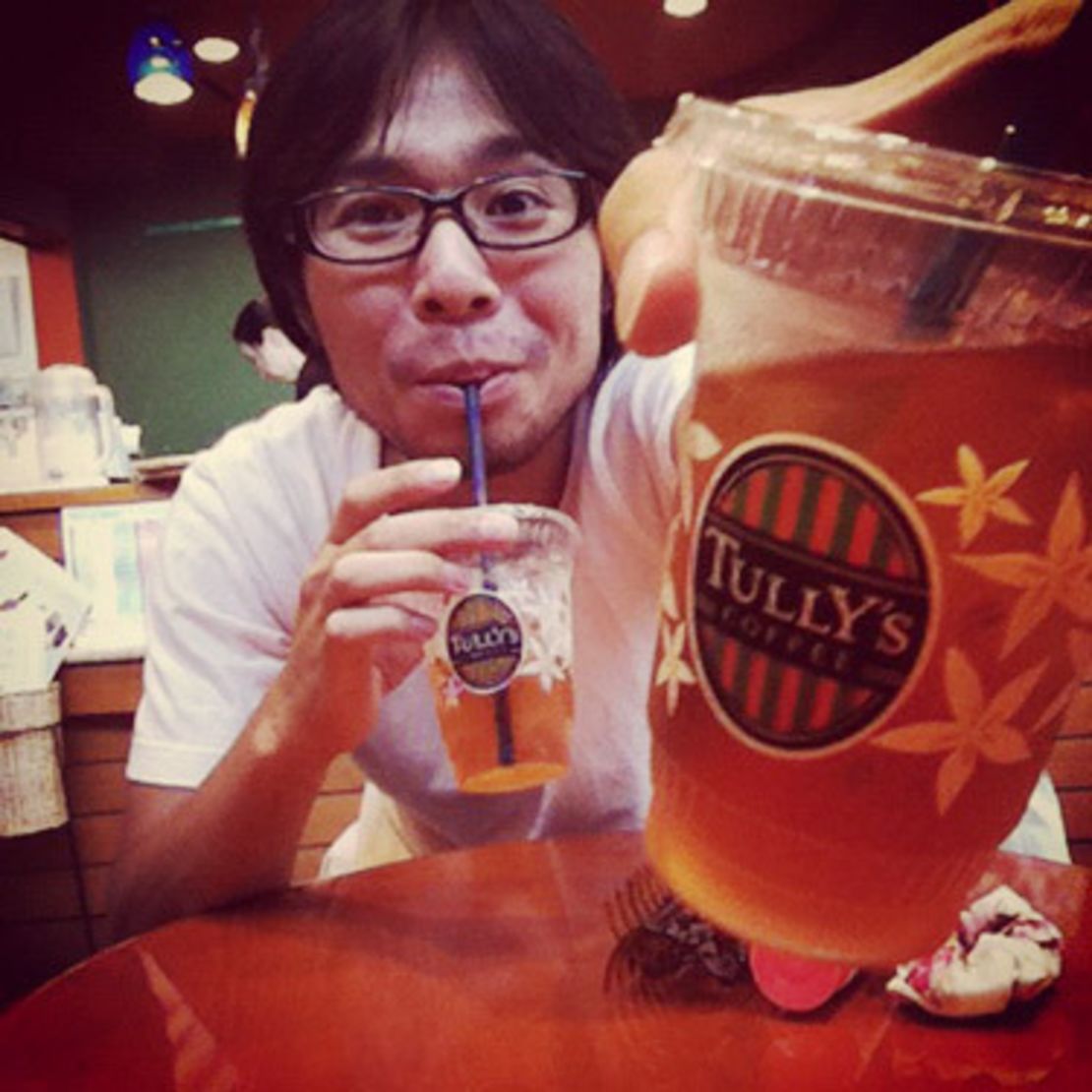Keisuke was sick of seeing people with lovebirds in tow. So he invented his own.