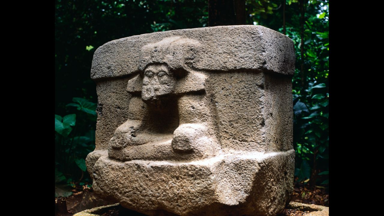 Los visitantes encontrarán más de 30 esculturas olmecas, entre ellas tres cabezas de 20 toneladas, en el Parque Museo La Venta en Villahermosa. 