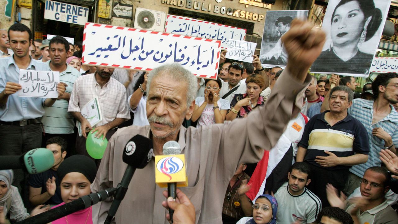 Egyptian poet, Ahmed Fouad Negm, rallies attendants during a public meeting organized by the opposition movement 'Writers and Artists for Change' in Cairo in 2005.