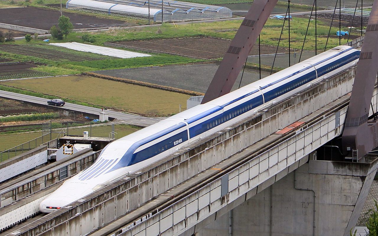 El tren de levitación magnética que está siendo probando en Japón podría reducir el tiempo de viaje entre Tokio y Osaka, o Nueva York a Washington DC, a una hora de recorrido.