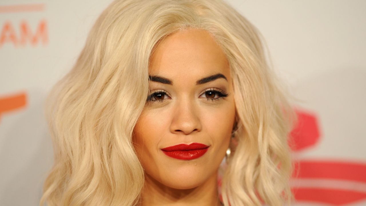 La sorpresa del elenco es la cantante Rita Ora  como Mia, hermana de Christian Grey.