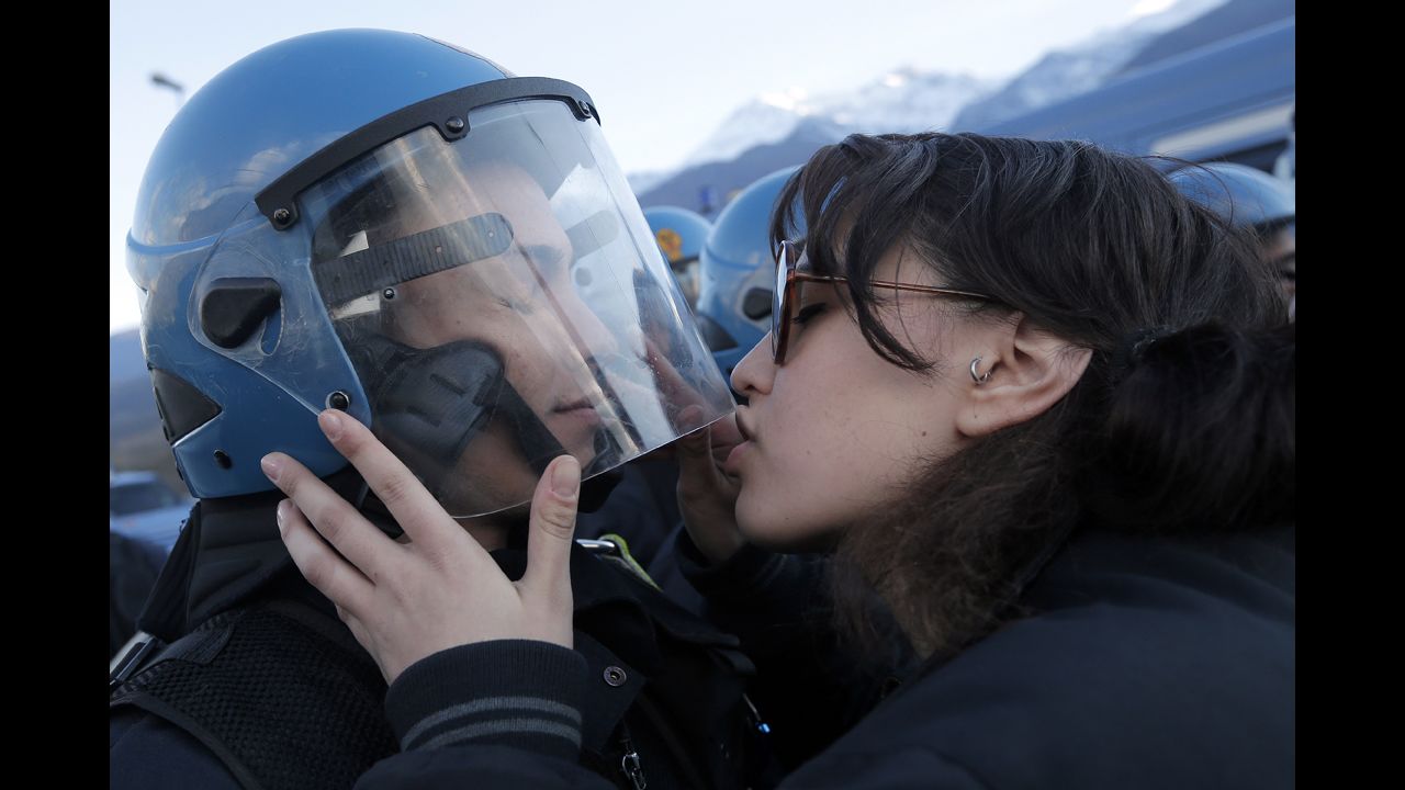 <strong>November 16:</strong> A woman kisses a police officer during a protest of a high-speed train line in Susa, Italy.