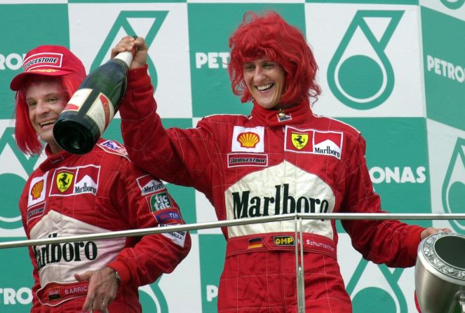 Schumacher celebró muchos buenos momentos con los corredores escarlata italianos y Ferrari continúa apoyando su recuperación con una campaña digital #ForzaMichael. 