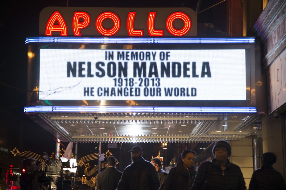 The marquee at New York's Apollo Theater honors Mandela on December 5.