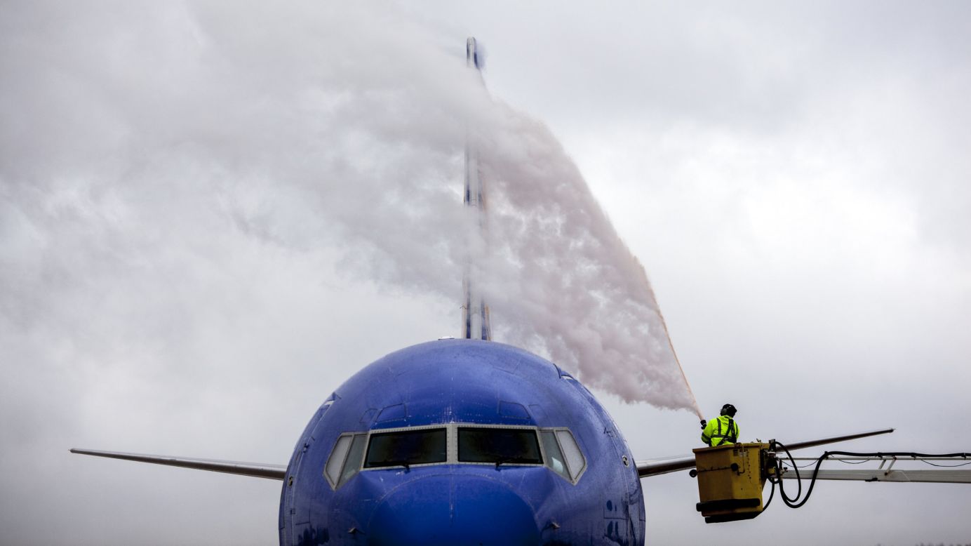 A worker at Wilson Air Center de-ices an airplane before it takes off from Memphis International Airport in Memphis, Tennessee, on December 6. 