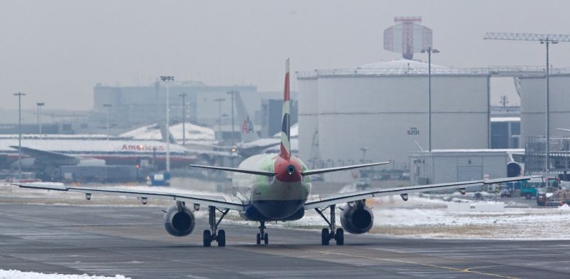 Air Traffic Control Glitch Delays Flights At Heathrow, UK Airports | CNN