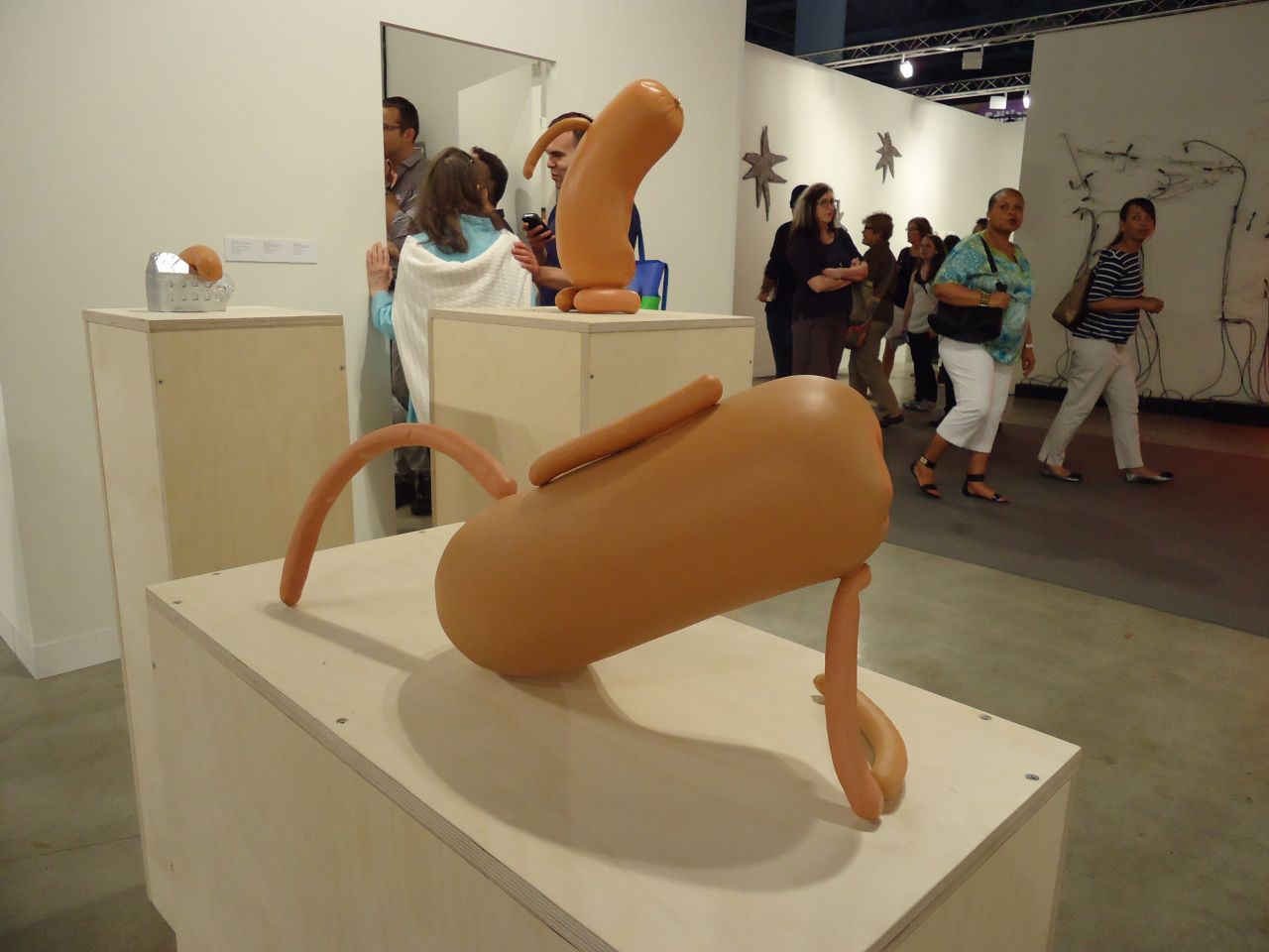 Un total de 258 galerías internacionales provenientes de 31 países de cuatro continentes conforman el Art Basel 2013. Estas son algunas de las obras exhibidas en el Centro de Convenciones de Miami Beach