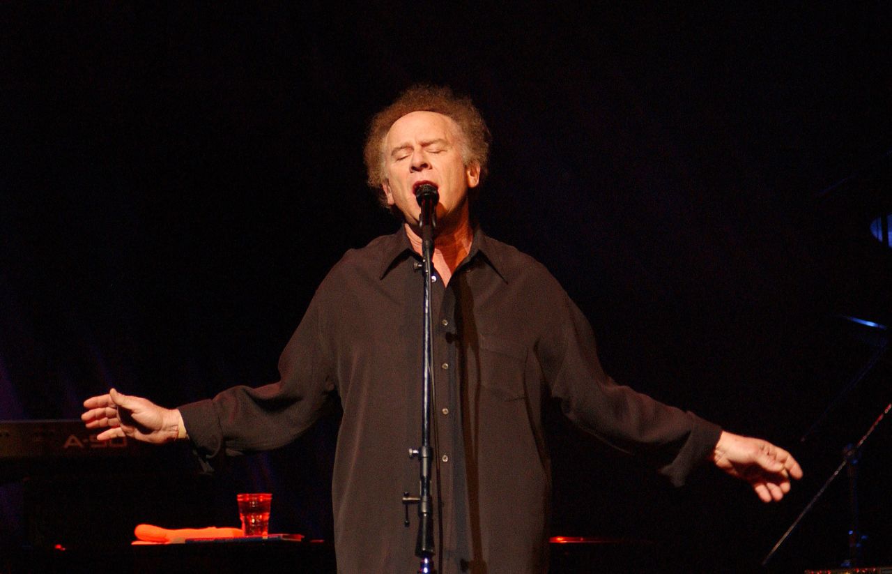 Singer <a href="http://www.artgarfunkel.com/articles/cjn.html" target="_blank" target="_blank">Art Garfunkel </a>has said he soaked in the Dead Sea during a trip to Israel to treat his psoriasis.