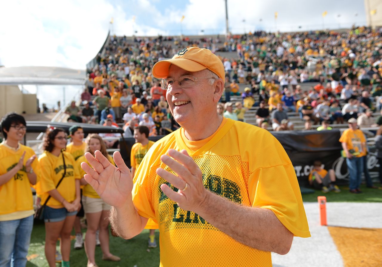 The New York Times reported that Baylor University president and former Clinton prosecutor <a href="http://www.nytimes.com/1998/09/06/magazine/ken-starr-would-not-be-denied.html?pagewanted=6&src=pm" target="_blank" target="_blank">Kenneth Starr</a> was not selected for military service during the Vietnam War because of his psoriasis.