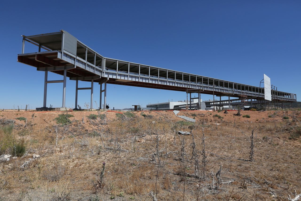 Este pasillo parcial era para conectar al Aeropuerto Ciudad Real Internacional con la estación de tren adjunta.