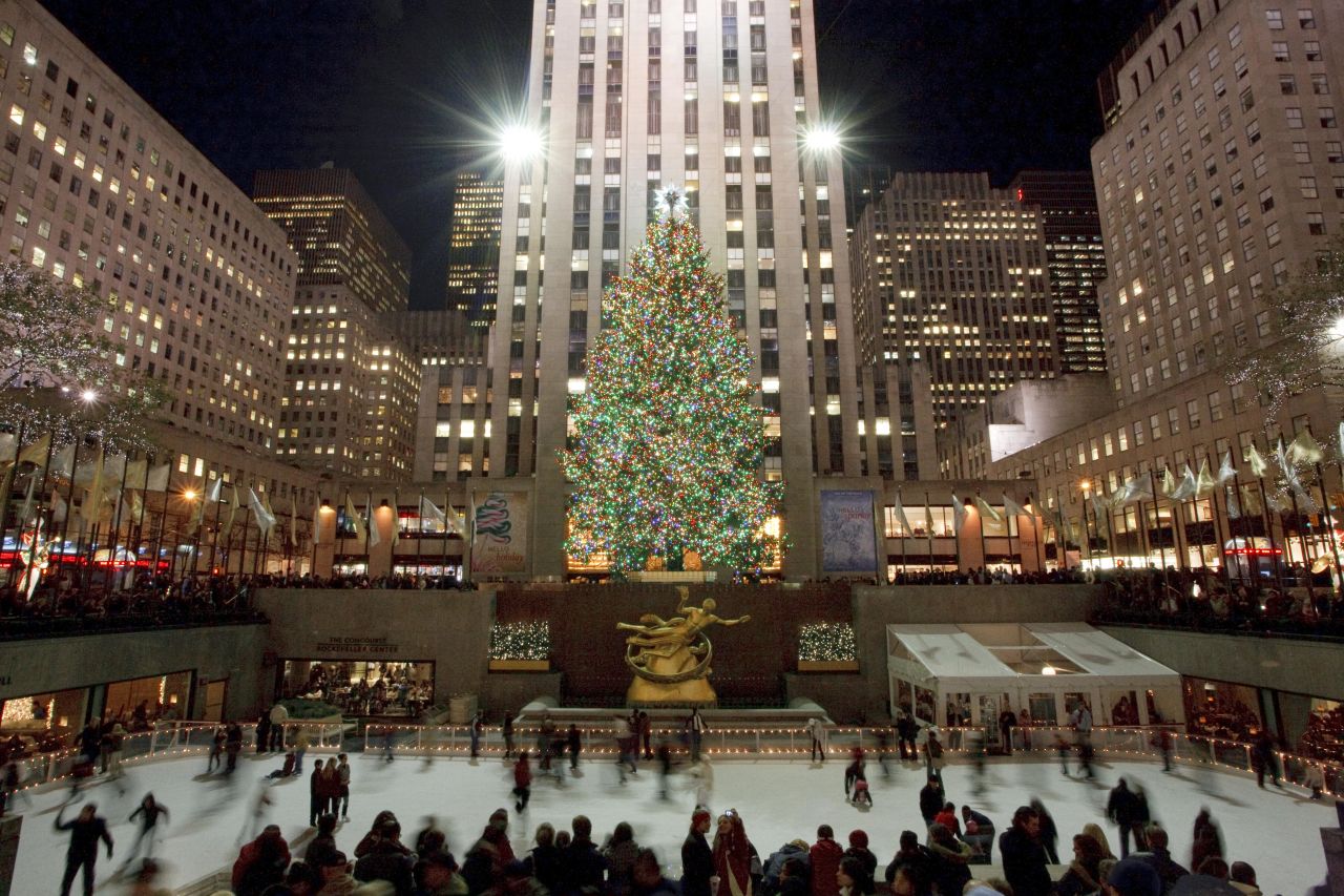 Mariah Carey, Leona Lewis y los Goo Goo Dolls se presentaron en el "encendido" de este árbol de 12 toneladas.