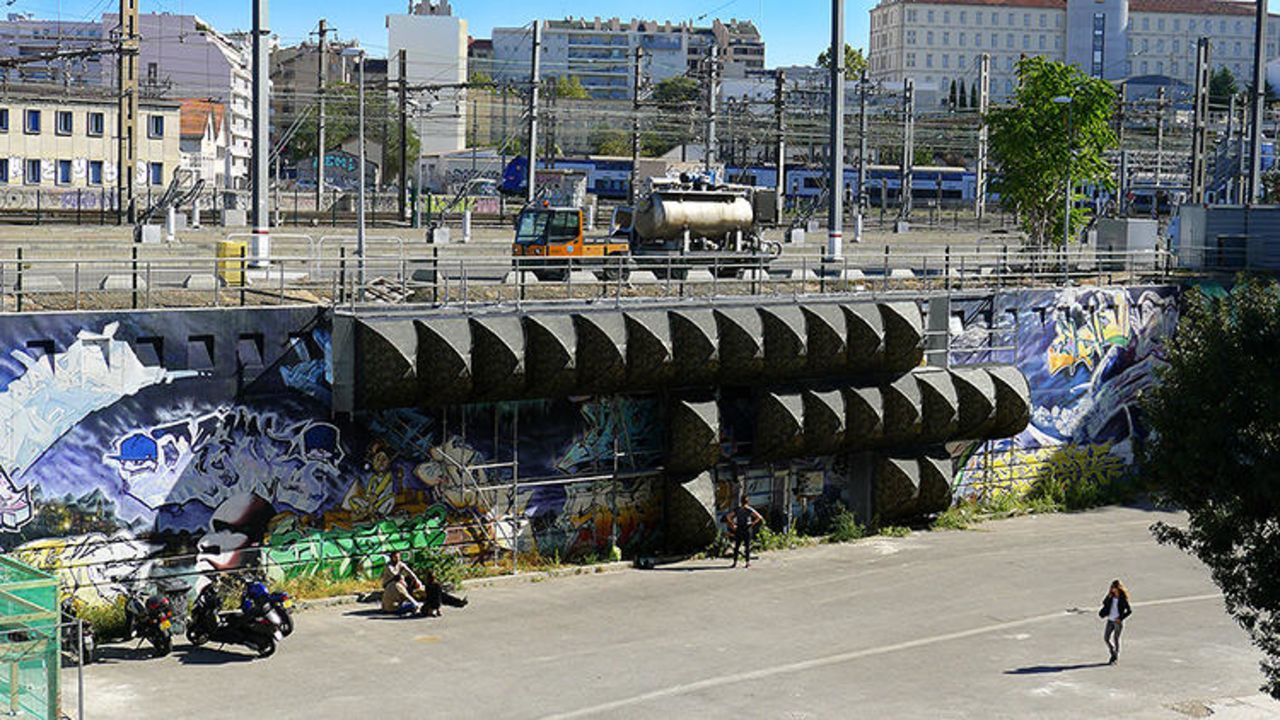 Architect and former graffiti artist Stéphane Malka seeks out neglected areas of cities' public space and transforms them into light, flexible, emergency housing.