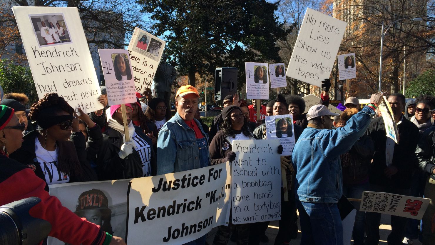 Protesters wanting an investigation of Valdosta teen Kendrick Johnson's death gathered at the state Capitol on Wednesday.