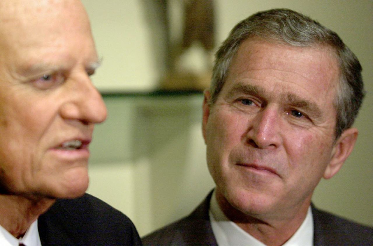 Presidential candidate George W. Bush meets with Graham in Jacksonville, Florida, in 2000. Years earlier, Bush said, a conversation with Graham had helped lead him to give up drinking.