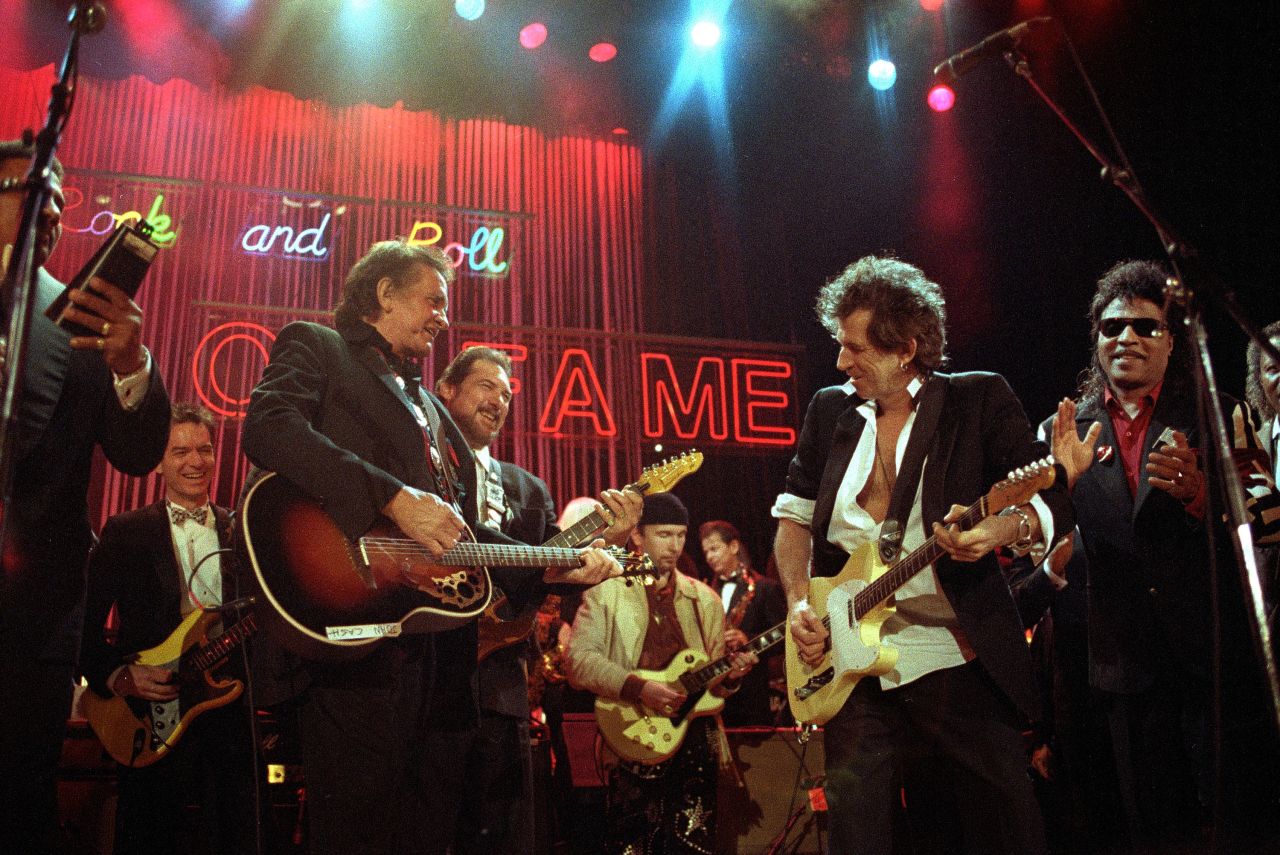 Sid McGinnis, from left, Johnny Cash, Steve Cropper, The Edge, Keith Richards and Little Richard perform at the Rock and Roll Hall of Fame ceremonies in New York on January 16, 1992.