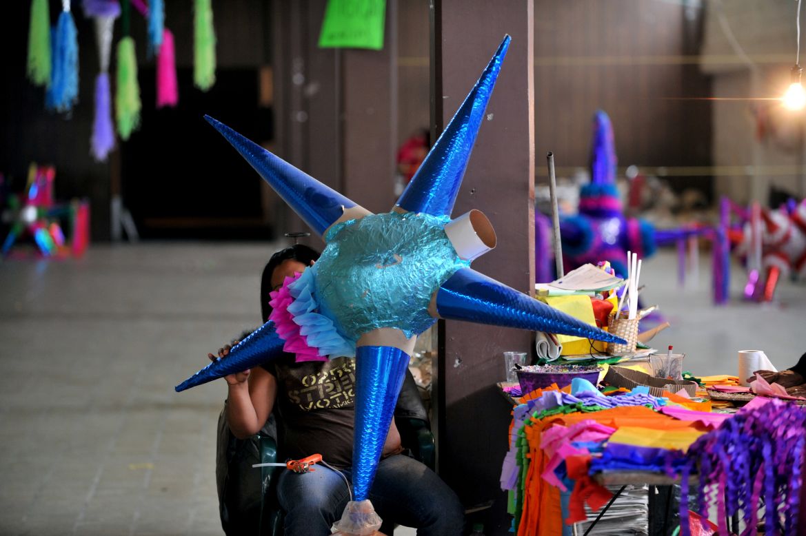 Piñatas, posadas y ponche resumen las festividades en esta colorida ciudad mexicana, donde la Navidad no solo se trata de un asunto solemne sino festivo. 