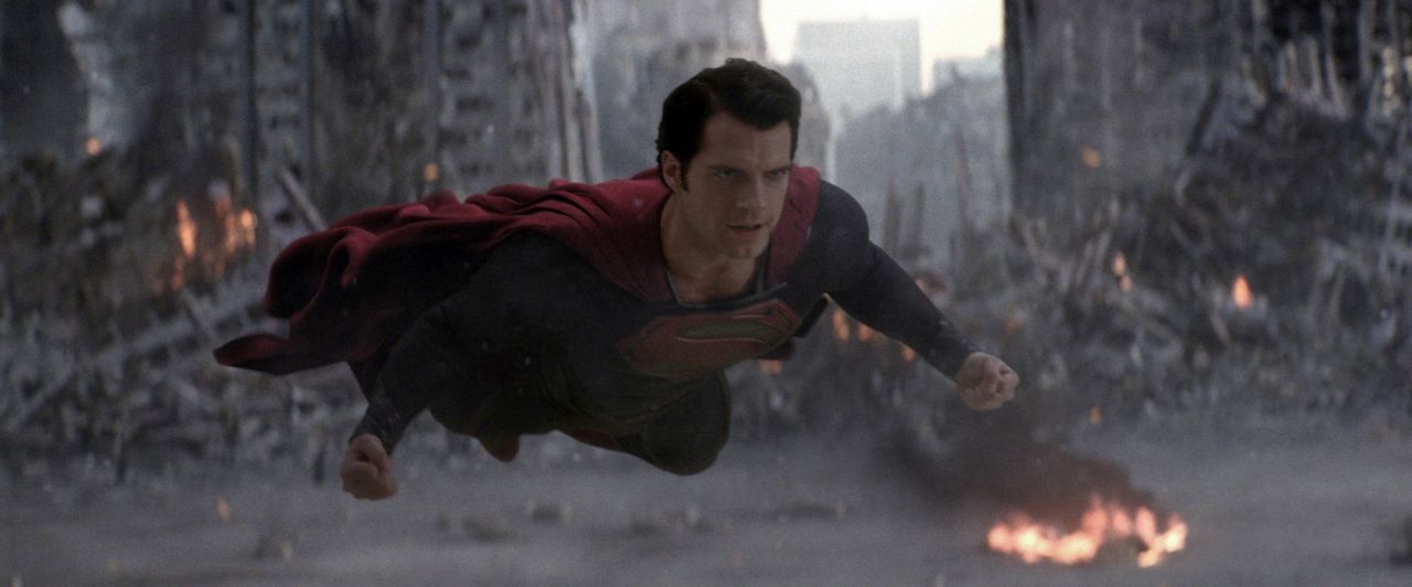 Perdedoras: Las ciudades. No es suficiente derribar un edificio o dos; películas como "Man of Steel", en la imagen, "Star Trek Into Darkness" y "Pacific Rim" causan destrozos en cuadras y cuadras. Si esto fuera el mundo real, las compañías de seguros caerían en la quiebra.