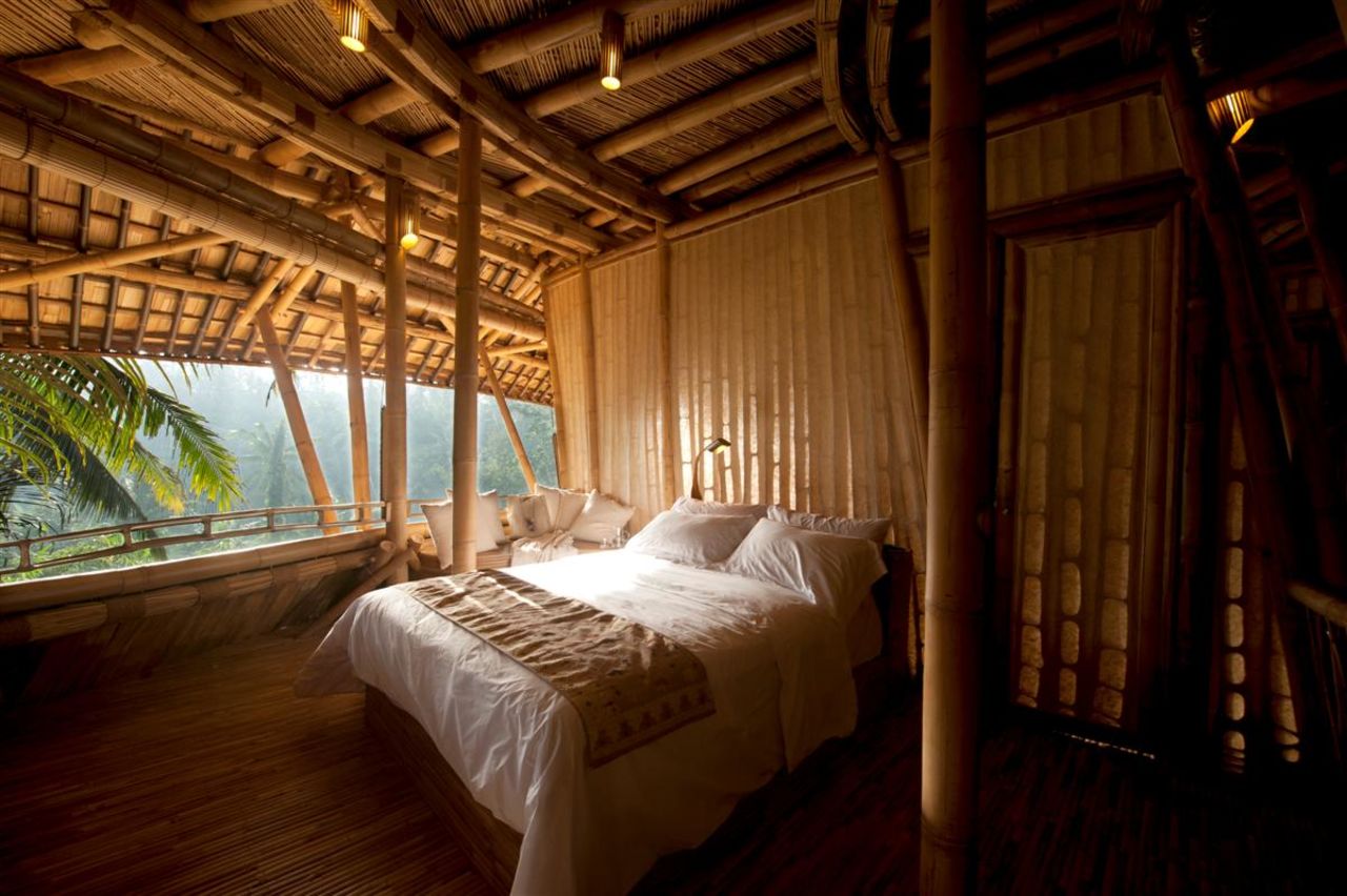 Open walls blur the lines between outside and inside space, and let villa dwellers sample extraordinary views of the rushing Ayung river below.