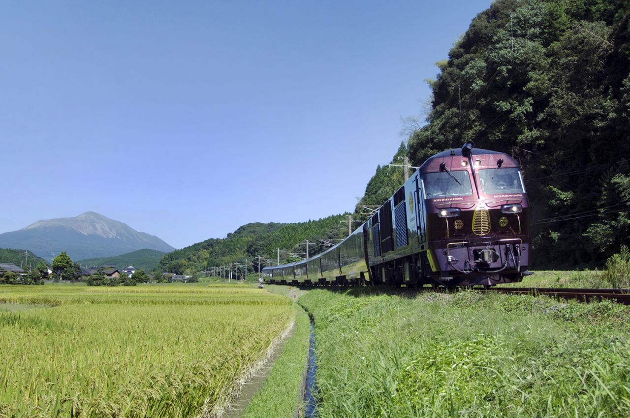 Un nuevo y lujoso tren-crucero llamado Seven Stars ofrece a los visitantes una forma espectacular de explorar la prefectura de Kyushu, en Japón.