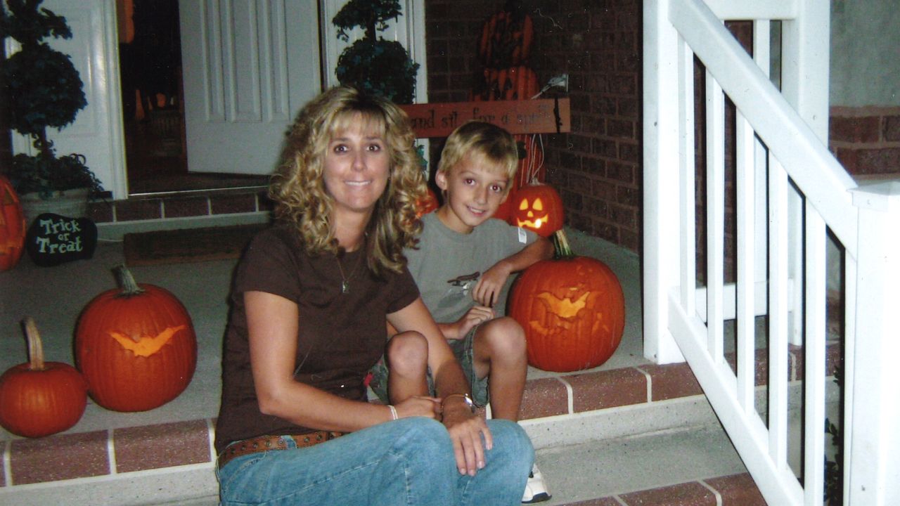 Bruce Webb says his wife, Tina, showed obvious signs of painkiller dependence and abuse.