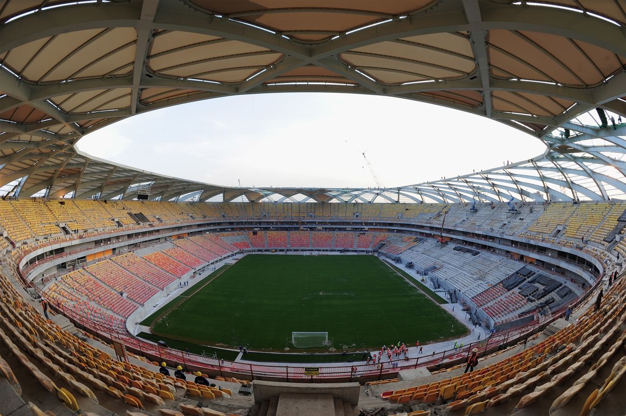 4.750 asientos fueron hechos extra anchos en todos los estadios de la Copa del Mundo 2014 para adaptarse al creciente número de brasileños que ahora son obesos - definido como tener un índice de masa corporal superior a 30. 