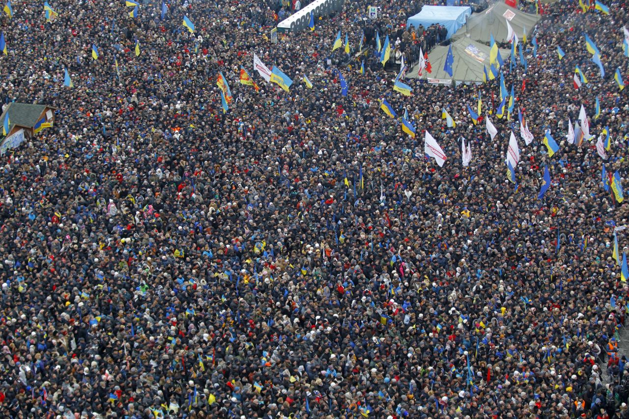 An estimated 200,000 pro-EU activists gather during a rally in Independence Square on December 15.