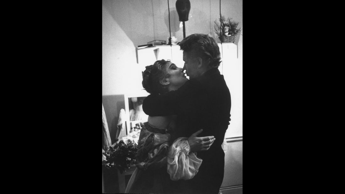 O'Toole embraces his wife, actress Sian Phillips, circa 1961. They were married in 1959 and stayed together for two decades.