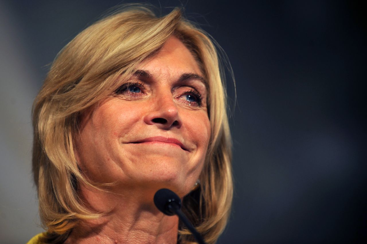 "El resultado es de mi exclusiva responsabilidad política. No fui capaz de remontar", dijo Evelyn Matthei, por momentos entre lágrimas, en su discurso de derrota.
