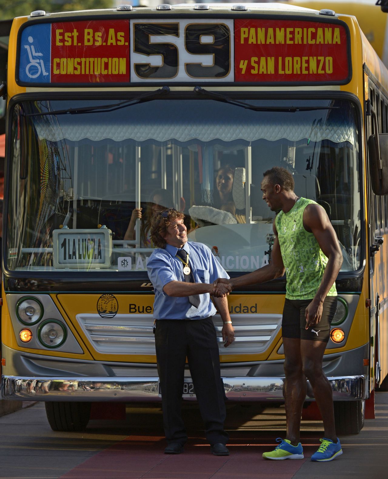 Bolt, who holds the world 100m record with a time of 9.58 seconds, completed the 80m race ahead of the public bus that was packed with passengers and afterward shook hands with the driver.