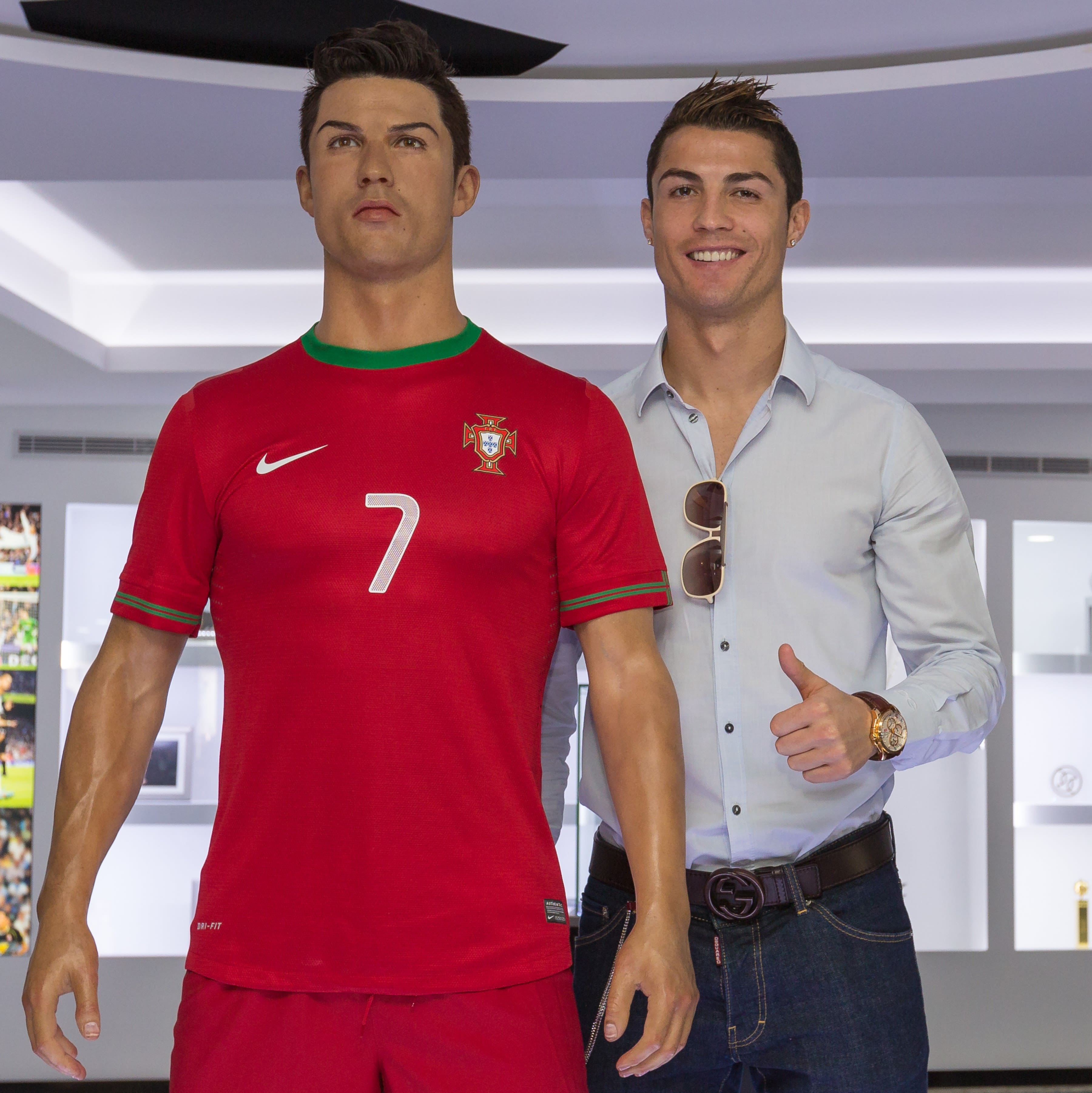 Cristiano Ronaldo Clothes and Outfits  Star Style Man – Celebrity men's  fashion