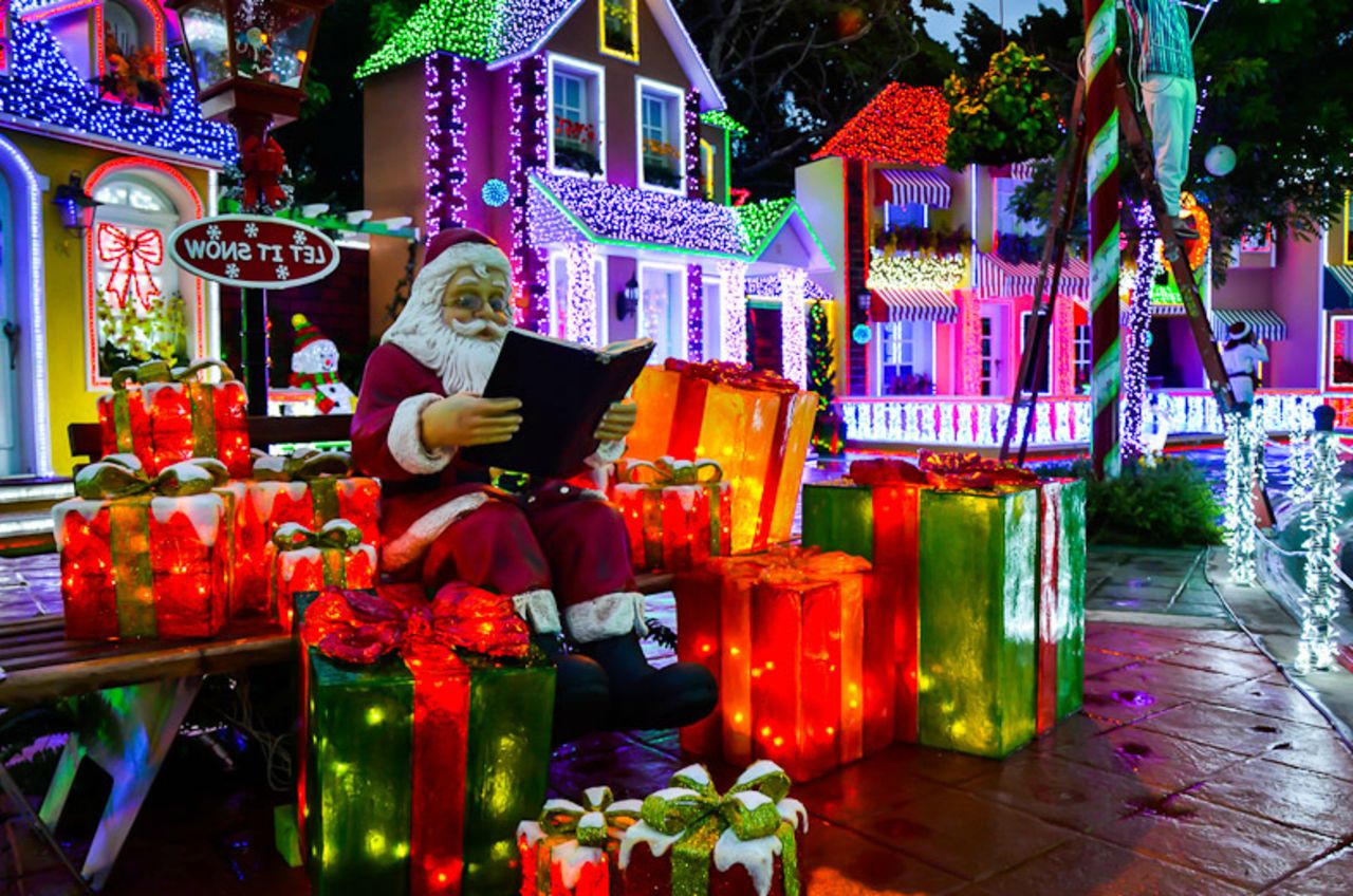 <a href="http://ireport.cnn.com/docs/DOC-1067323" target="_blank">Misael</a> photographed the Christmas spirit of Santo Domingo in the Dominican Republic. He says the photo portrays "the joy of our people, my people are very happy despite the problems we have, we always see the positive in life."