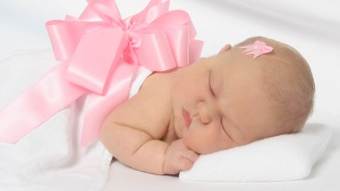 Cora McCormick died of a congenital heart defect at only 5 days old. Her mom lights five flameless candles at Christmas.