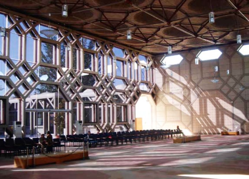 The center, which incorporates traditional geometric Islamic design into its structure, aims to offer a cultural space for the progressive Ismaili community in Europe, to promote better understanding amongst its people and others of different background and origin. 