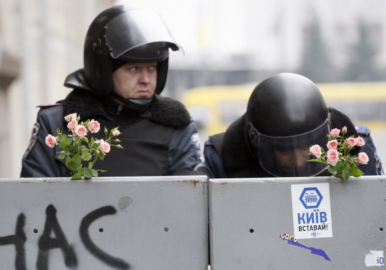 Flowers are stuck on barriers in front of Ukrainian Interior forces guarding Kiev's administrative district on December 17.
