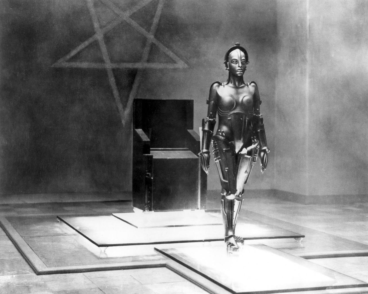 German actress Brigitte Helm (1906 - 1996) as the "Maschinenmensch," the robot double of Maria, in 1927's classic film "Metropolis," directed by Fritz Lang.