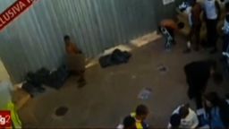 italy migrants hosed video wedeman_00003722.jpg