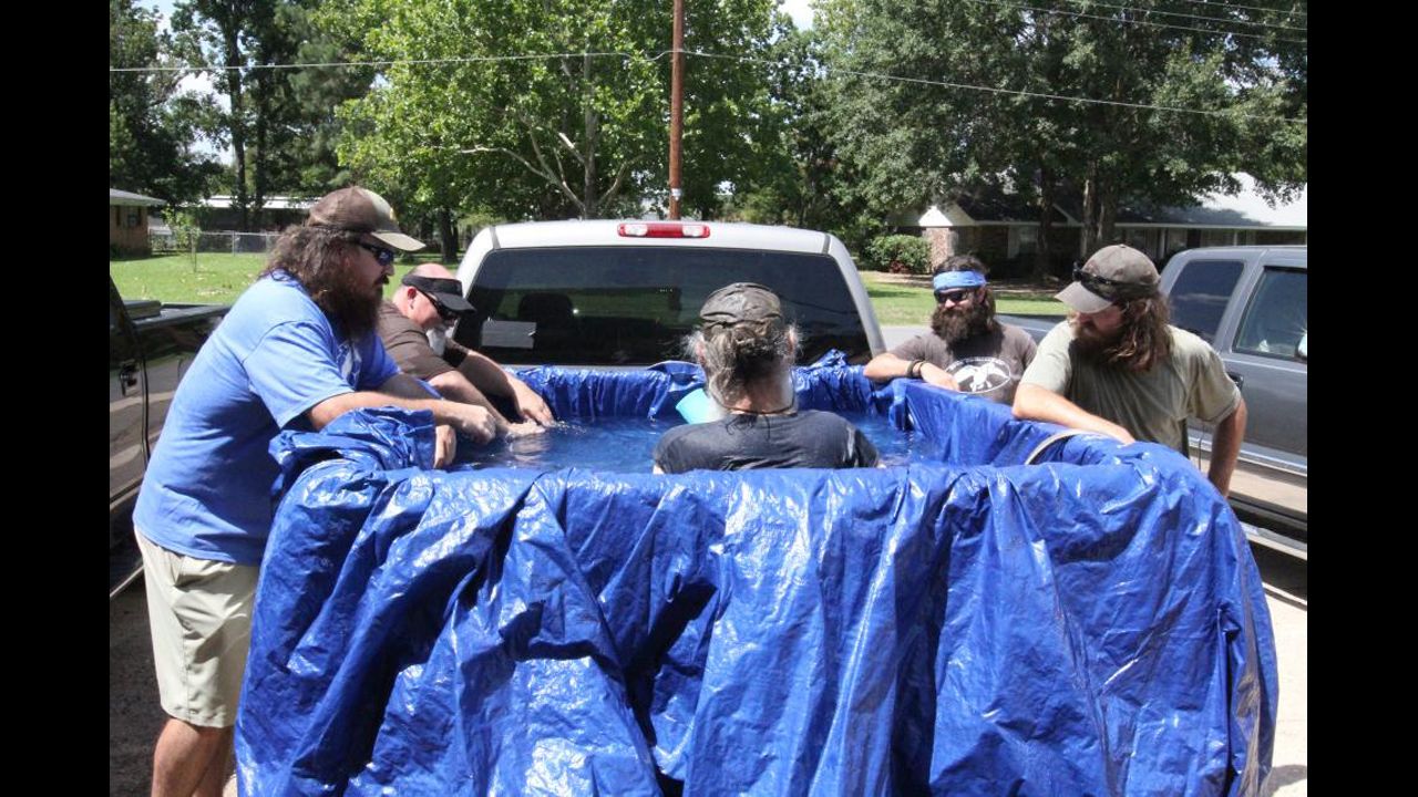 In a "Duck Dynasty" episode where the office air conditioning broke, Si tries to beat the heat by creating a pool in the back of his pickup truck.