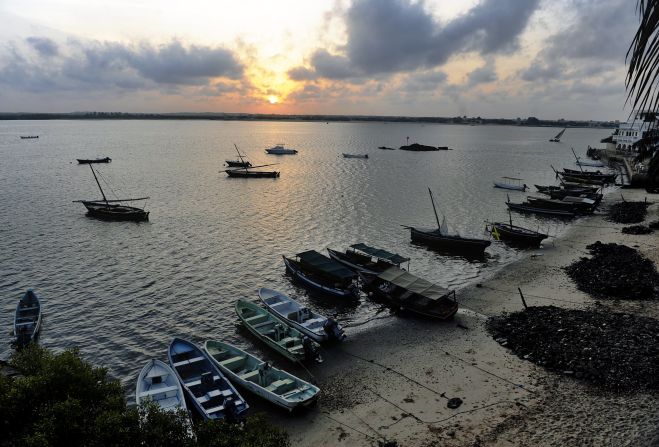 A Chinese company has won the tender to build the first berths at Kenya's ambitious port project in Lamu. 