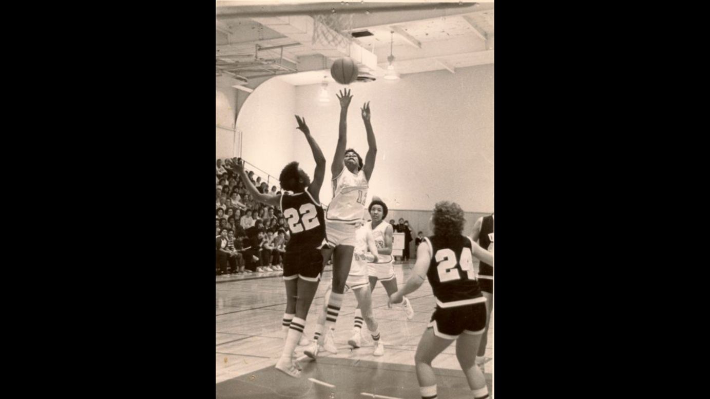 Palmer earned a full scholarship playing basketball for California Polytechnic State University, where she helped her team win two NCAA championships. 