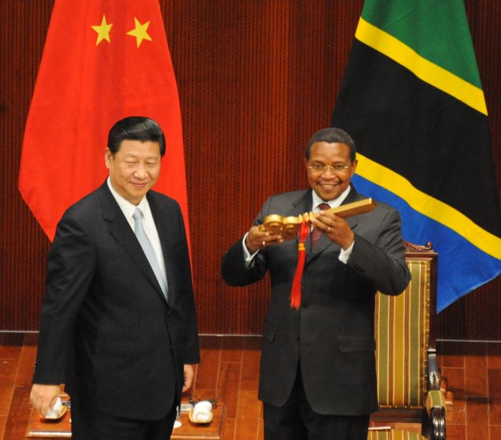 Chinese president Xi Jinping hands over the symbolic golden key to Tanzania President Jakaya Kikwete. The China National Petroleum Company is currently installing a 330-mile natural gas pipeline in Tanzania. 