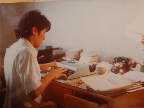FlorCruz files a report as rookie journalist for Newsweek Magazine's Beijing bureau in 1981.