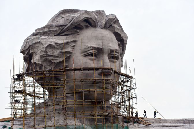 This picture taken on November 26 shows workers cleaning a statue of Mao Zedong still under construction in central China's Hunan province, ahead of the 120th anniversary of Mao's birth.