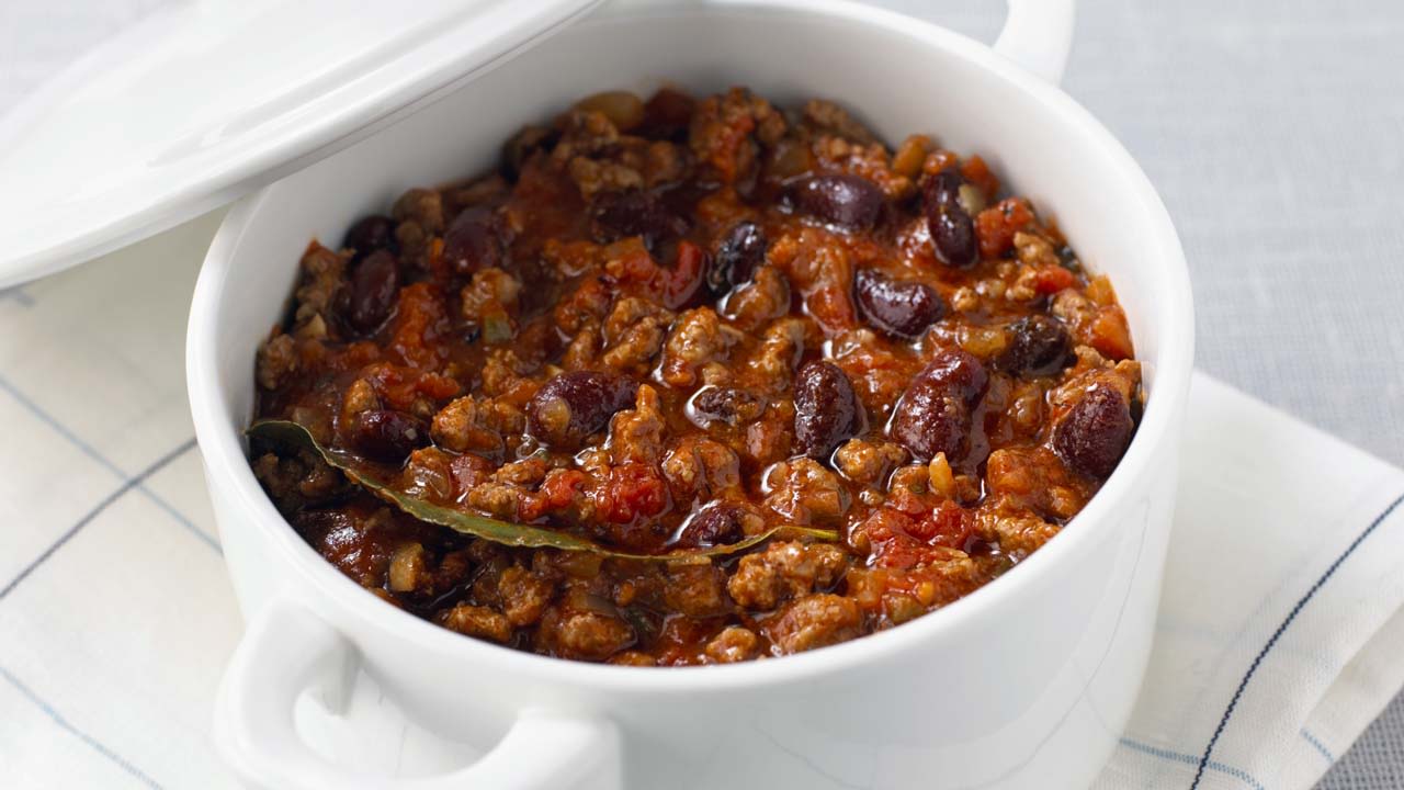 If soup is filling and protein builds muscle, then chili has all that and more. The combination of the fiber from the tomatoes and the protein from the beans and beef and prevents overeating. Plus, capsaicin, the compound that gives cayenne, chili peppers, and jalapeños their heat, can also torch fat, says weight-loss specialist and board-certified internist Dr. Sue Decotiis. <br /><br />Spices trigger your sympathetic nervous system -- which is responsible for both the fight-or-flight response and spice-induced sweating -- to increase your daily calorie burn by about 50 calories, she says. That equals about 5 pounds lost over a single year. <br /><br /><a href="http://www.health.com/health/recipe/0,,50400000124166,00.html" target="_blank" target="_blank">Try this recipe: Chili from scratch</a>