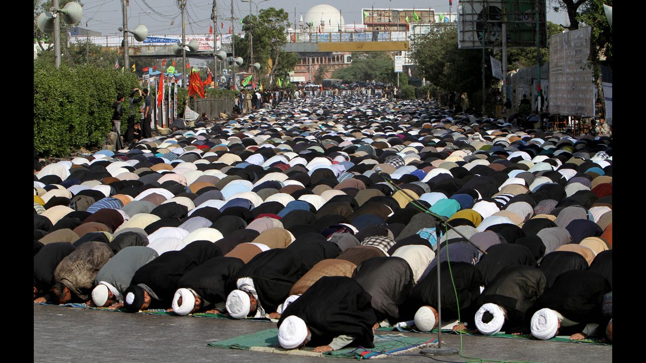 <strong>December 24:</strong> In Karachi, Pakistan, Shiite Muslims pray during a procession observing Chehlum, which marks a period of mourning for the 7th century Imam Hussein, grandson of the Prophet Mohammed.