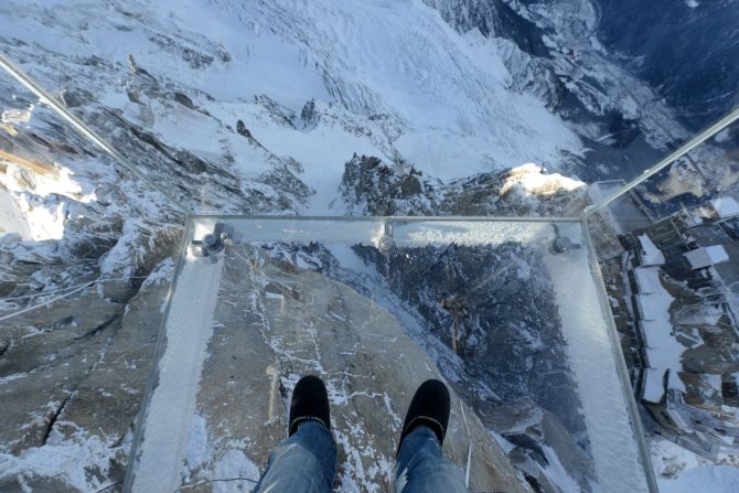 Inspired by "The Skywalk" -- the glass walkway overlooking the Grand Canyon in Arizona -- French designer Pierre-Yves Chays has created "Step into the Void," a glass cube overhanging the Alps.