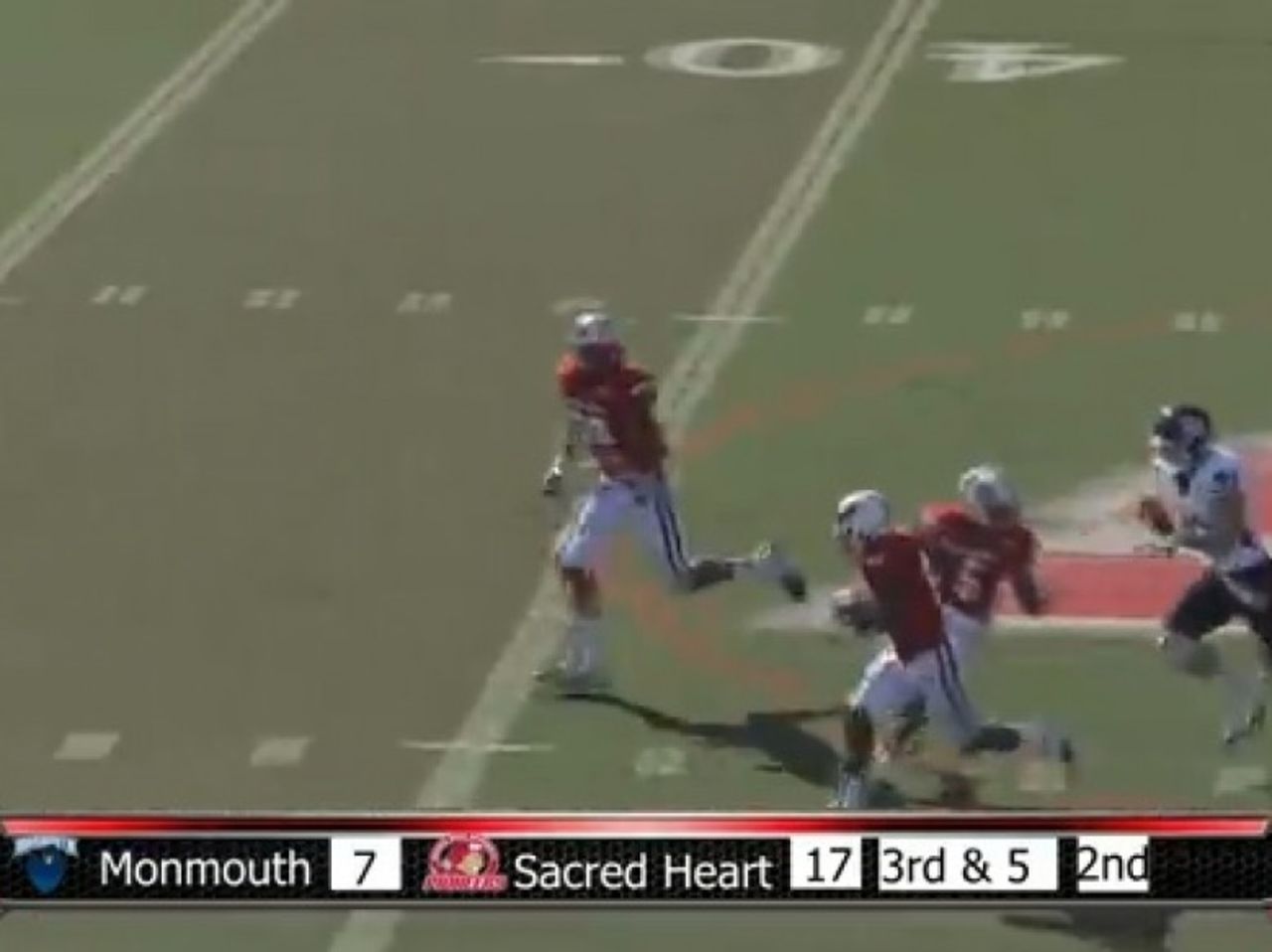 Recuperación después de soltar el balón dos veces: Moses Webb anotó un increíble "touchdown" para su escuela, la Universidad Sacred Heart. La jugada figuró entre las 10 mejores de SportCenter, en ESPN.