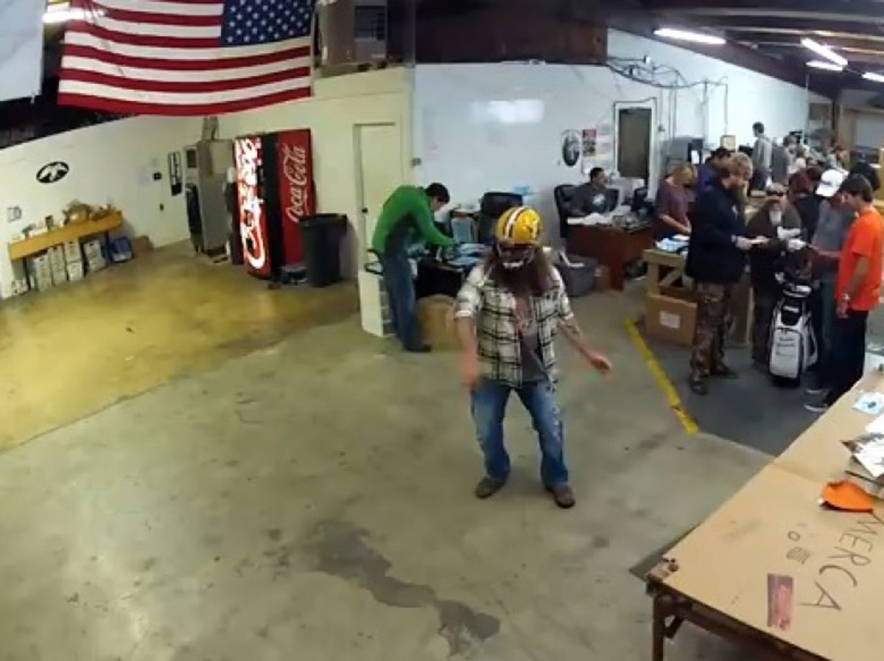 Las estrellas de la serie "Duck Dynasty" de A&E completaron la cuarta temporada de la exitosa serie haciendo el Harlem Shake. Unos 10 millones de personas sintonizaron el final de temporada.