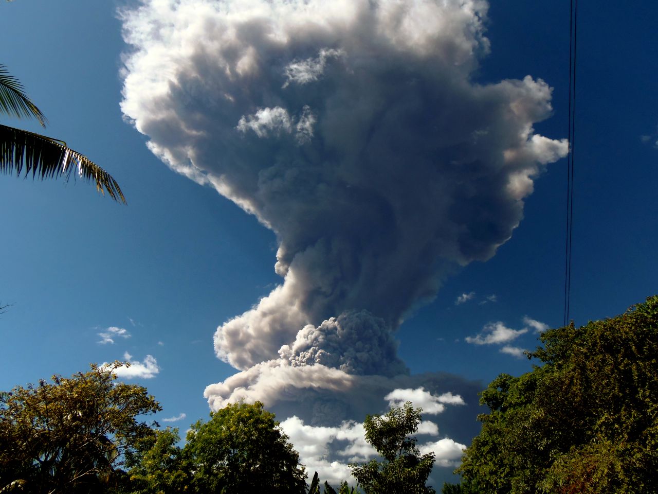 Varias poblaciones fueron evacuadas de forma preventiva en el sureste de El Salvador tras una erupción de ceniza en el volcán Chaparrastique, en el sureste del país, informó un vocero del Dirección General de Protección Civil del país centroamericano.
