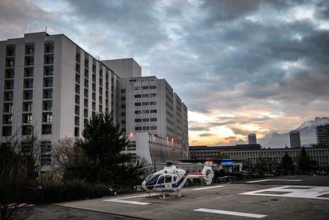 Schumacher fue tratado en el departamento de emergencia del Hospital Universitario de Lausana en Grenoble, Francia. 
